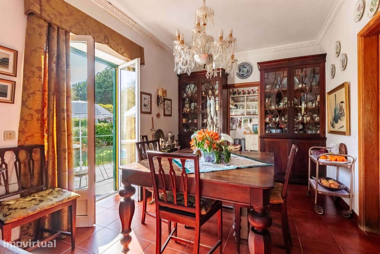 Moradia T6 c/ Terreno de 1600m2 c/ Piscina, Garagem e Anexos em Colare-36