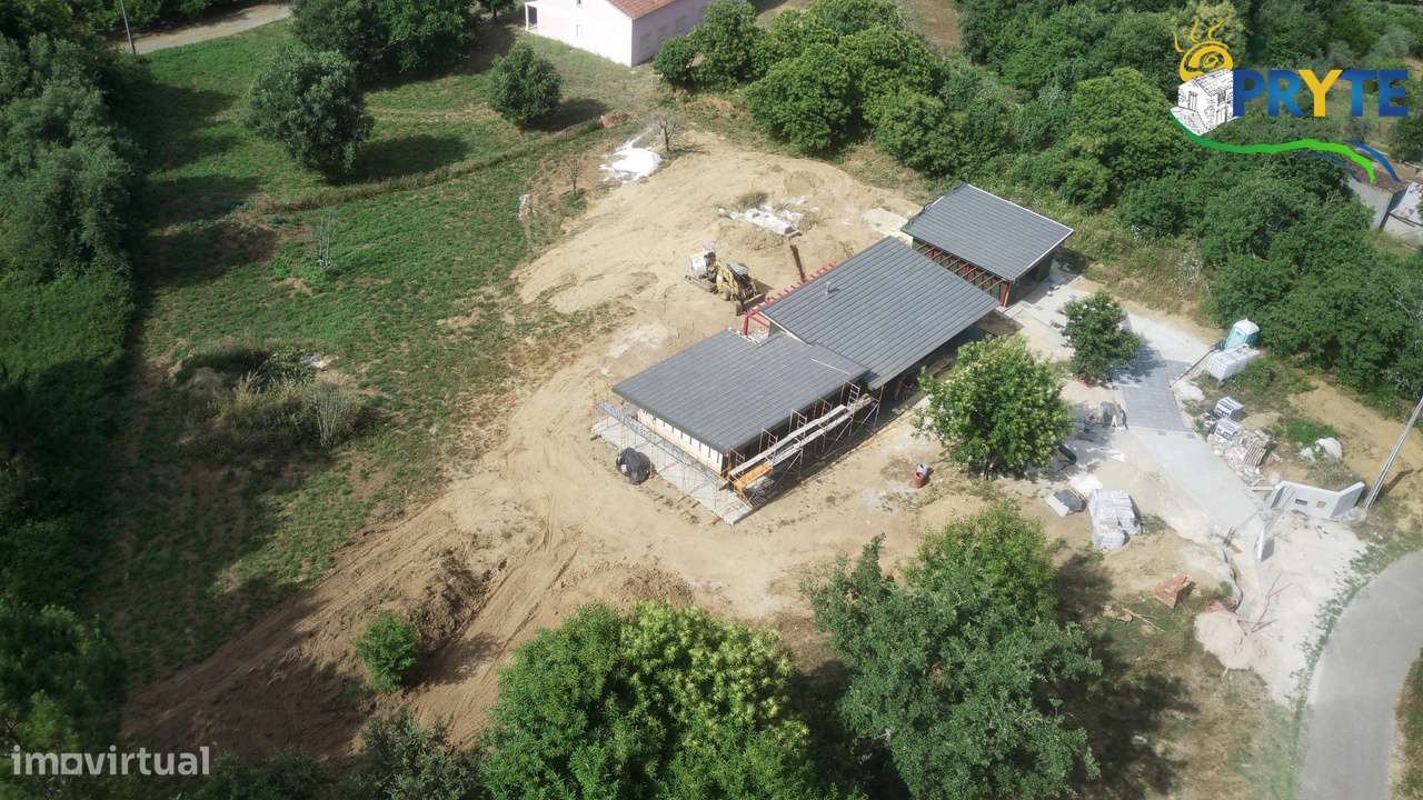 Quintinha com moradia construída de raiz em madeira - Grande imagem: 4/37