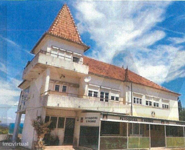 Quinta com 14.920m2 com Moradia T6 e Café em Tomar-31