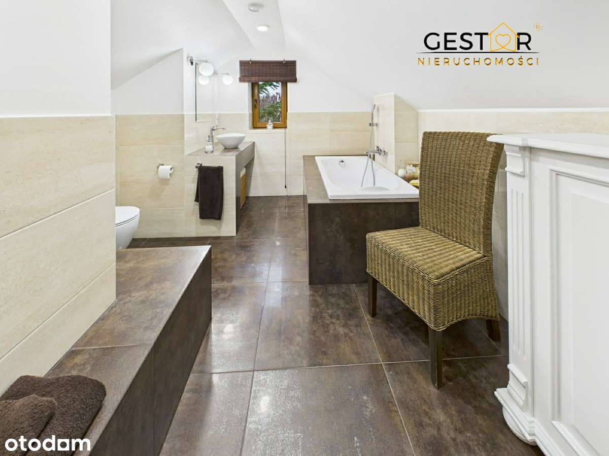 Dom z pięknym ogrodem i stawem_działka 5 739 m²_taras_pompa ciepła-11