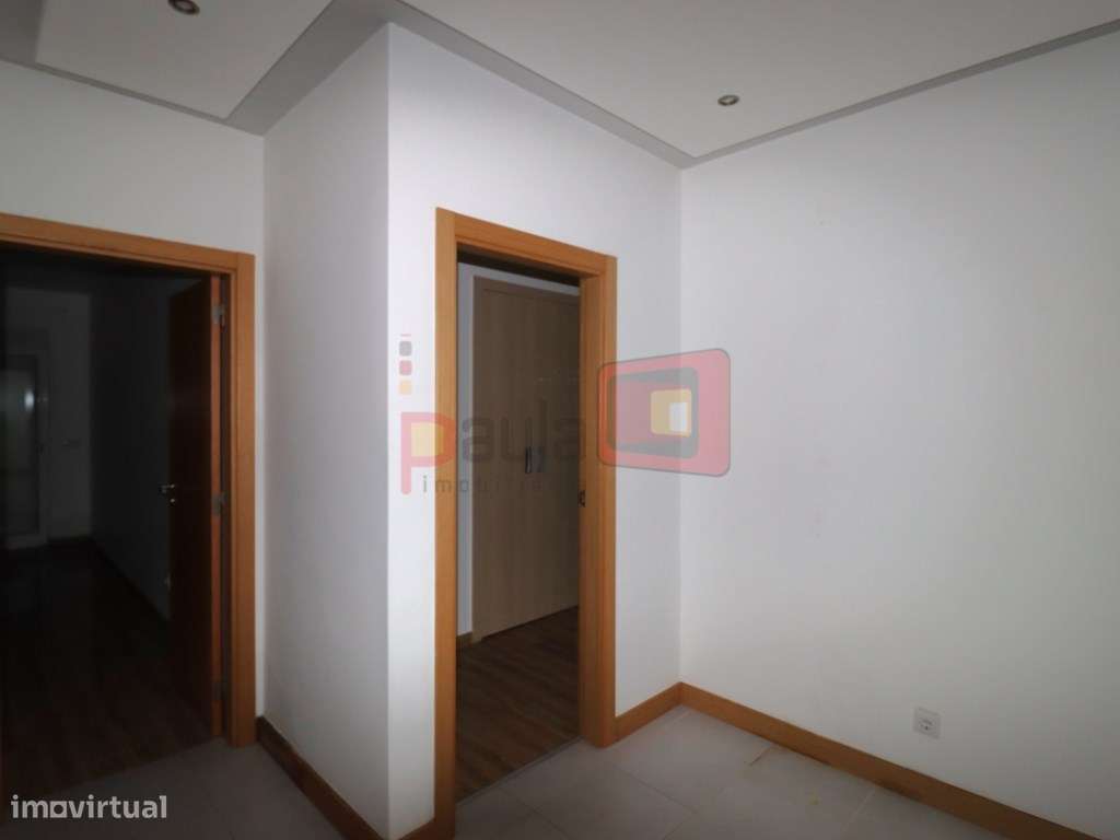 APARTAMENTO T3 COM PARQUEAMENTO - PEGÕES GARE-11