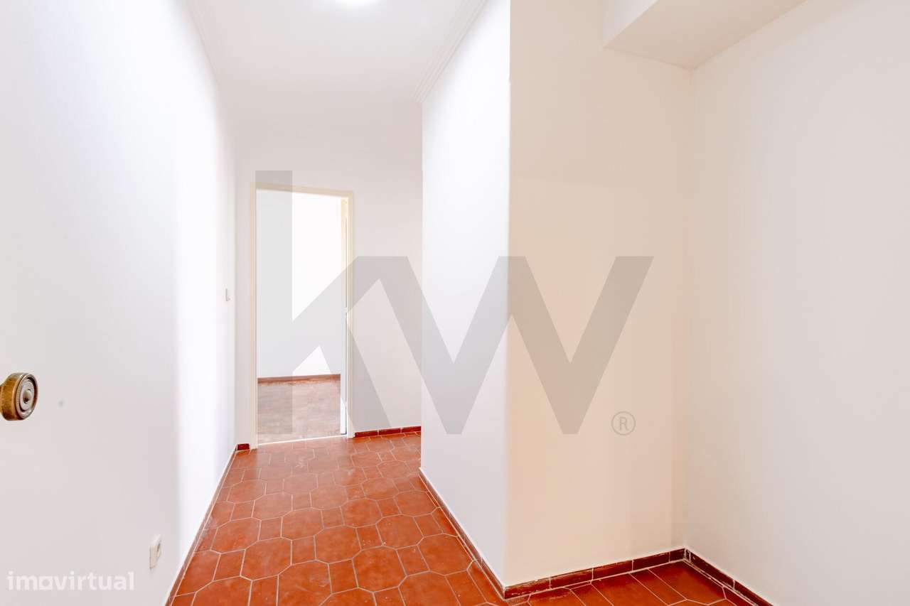 Apartamento T2 com Garagem Box e Vista Mar | Buzano – Parede-10