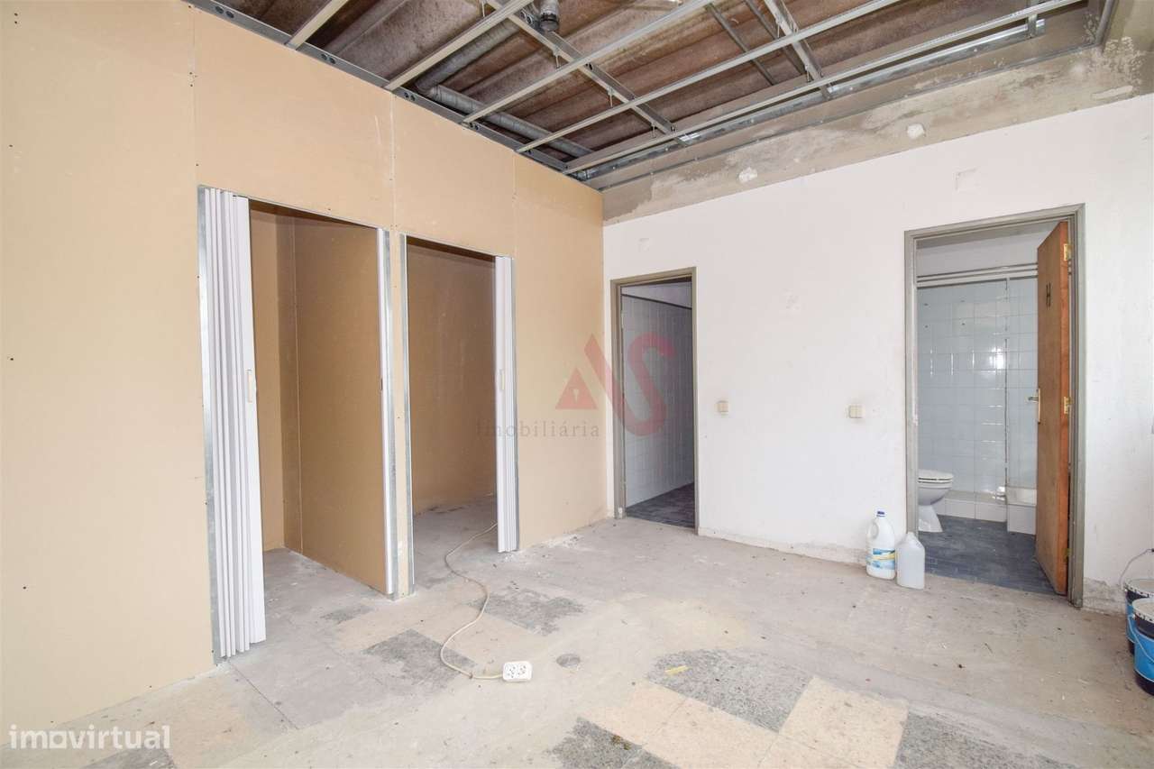 Armazém com 2.611,80 m² para arrendamento em Santa Iria de Azoia, Lour - Grande imagem: 4/27