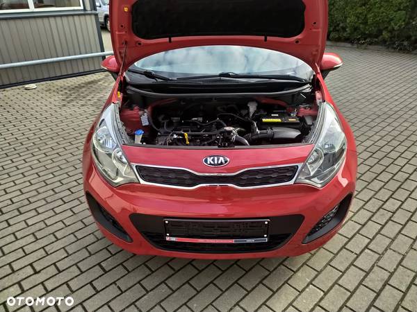 Kia Rio 1.2 L - 12