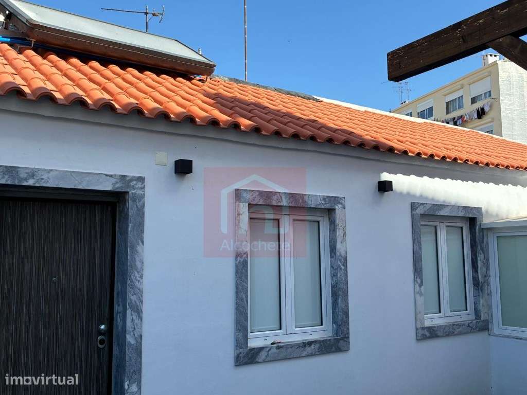 Moradia térrea T2 com logradouro e piscina em Alcochete.-8