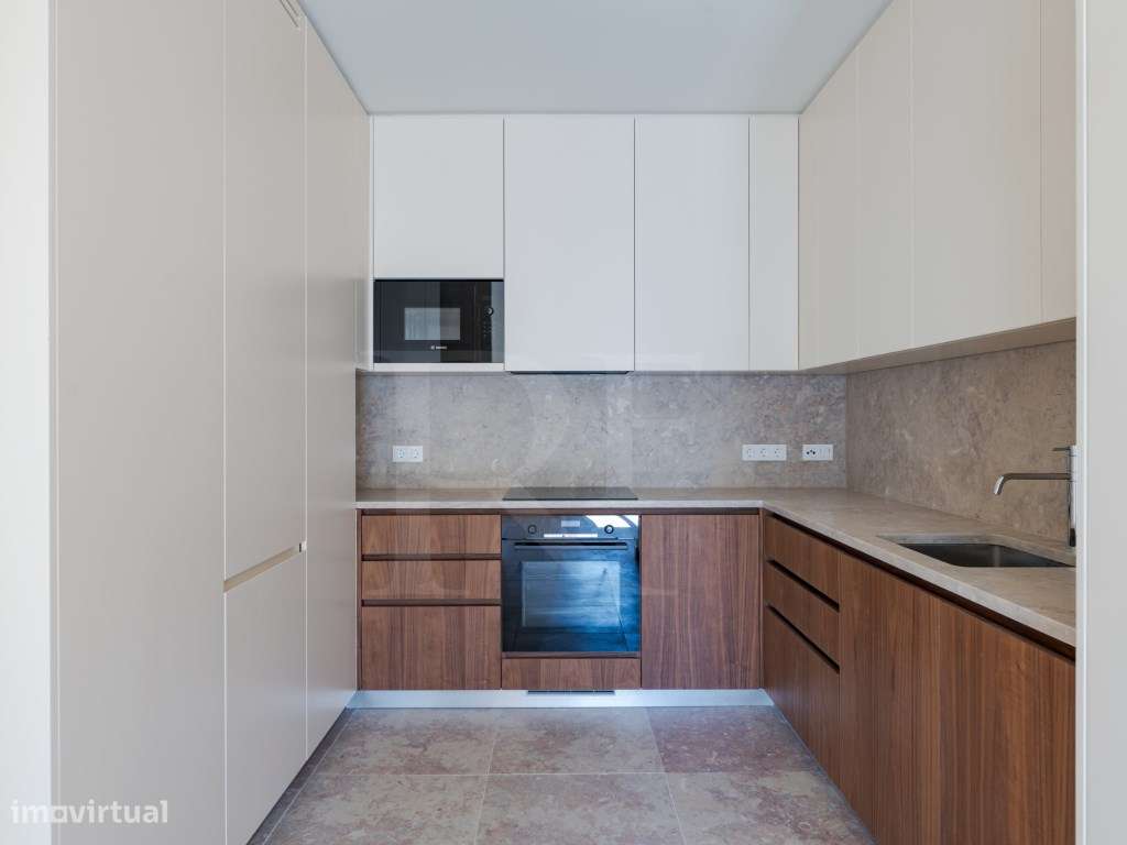 Apartamento T2 com varanda e vista rio em Lisboa-10