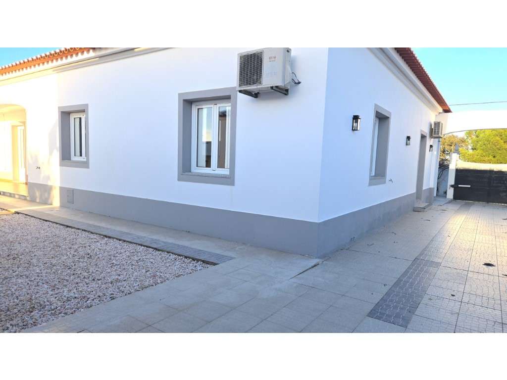 Moradia Térrea T4, com piscina, junto à Vila de Redondo - Grande imagem: 4/41
