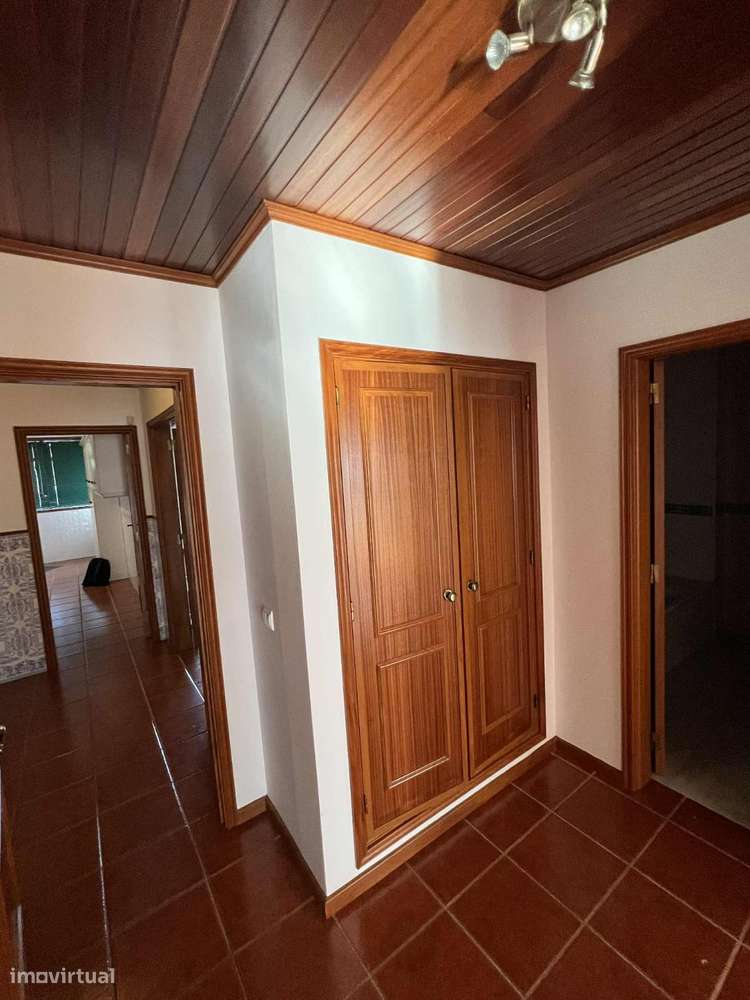 T2 com varanda, garagem e acessibilidade em Ílhavo-7