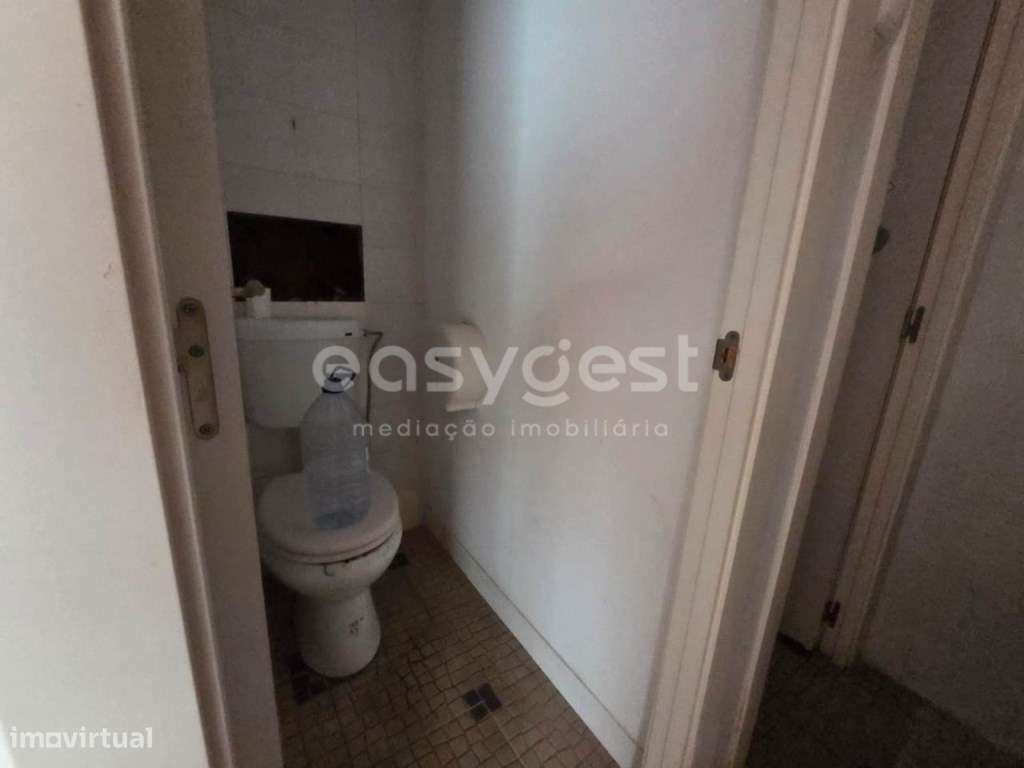 Lojas Centro do Barreiro - Avenida Alfredo da Silva - Grande imagem: 4/13