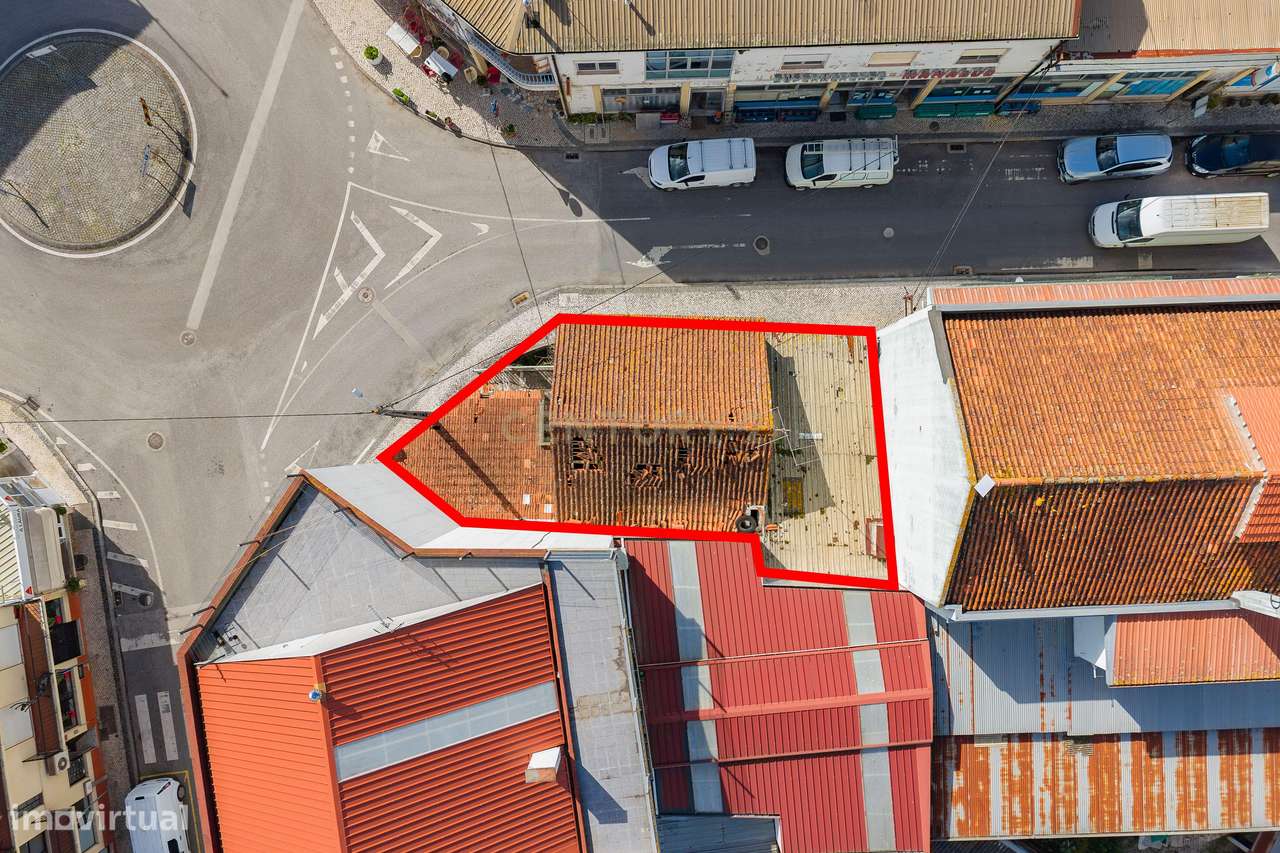 Moradia com Potencial de Reabilitação ou Projeto de Construção-7