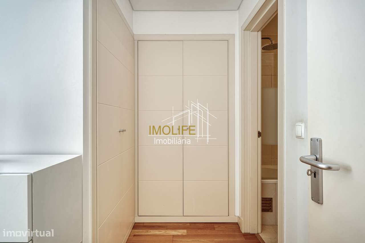 Apartamento T2 com Vista Desafogada em Benfica-20