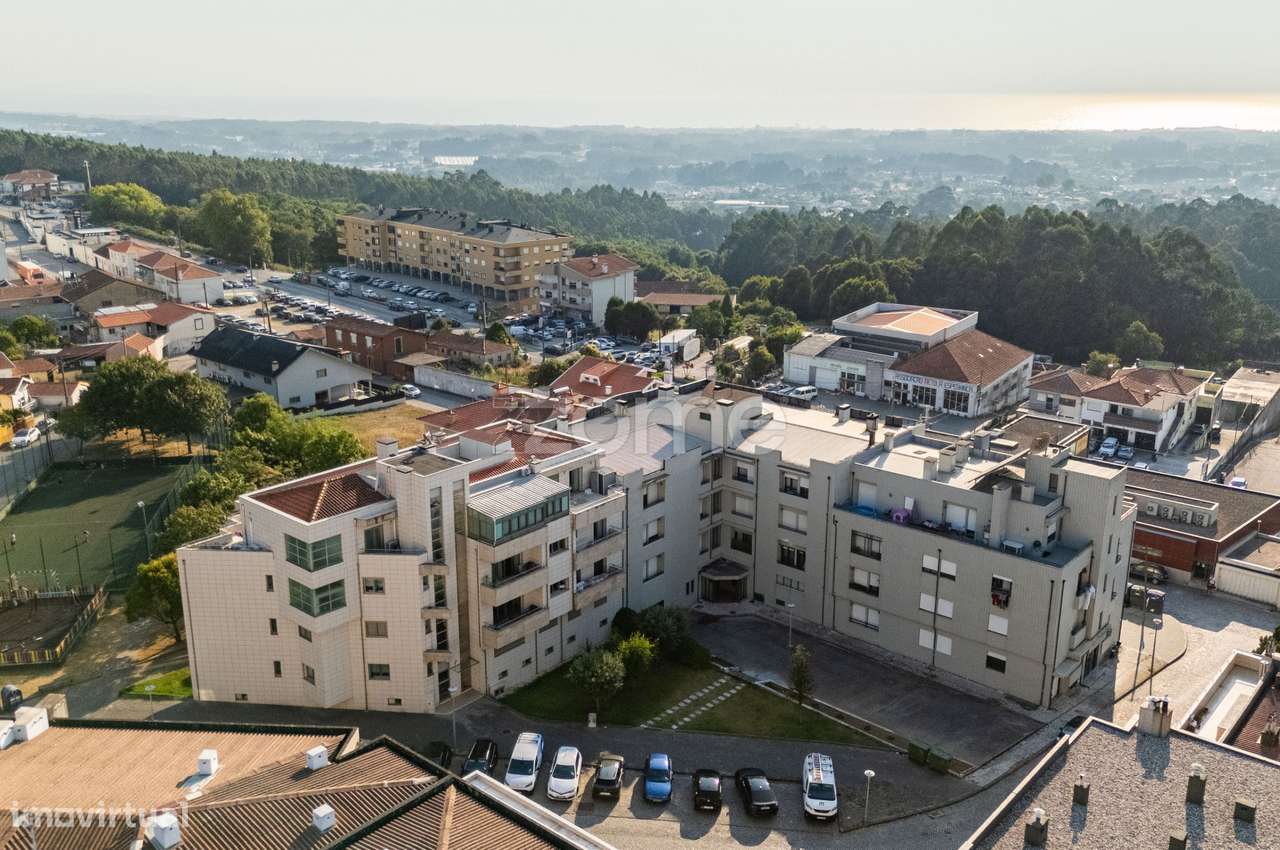 Apartamento T3 com 171m², e garagem fechada, em Argoncilhe - Grande imagem: 2/29