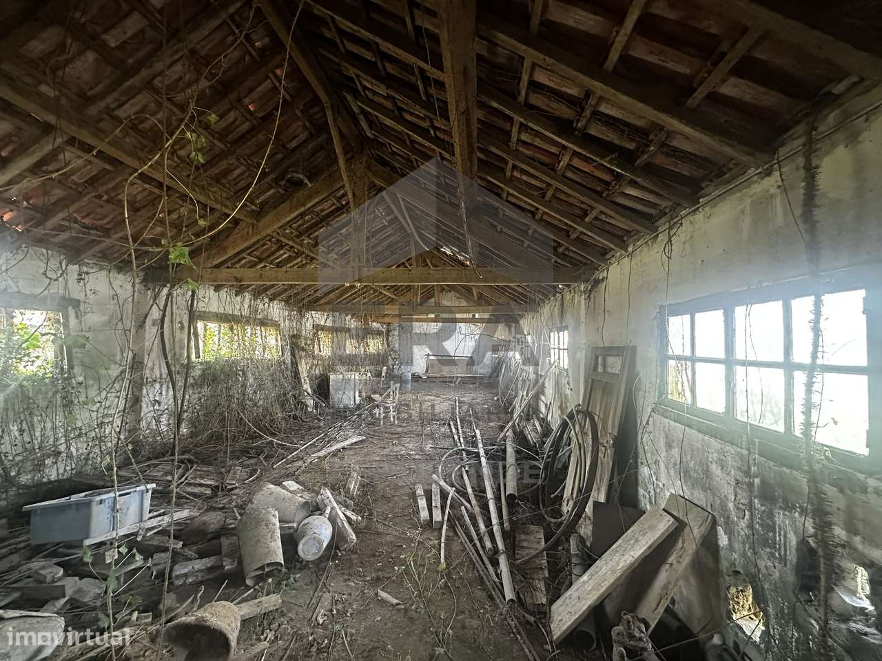 Terreno Urbano com 630m2 com edificação a concluir - Grande imagem: 4/19