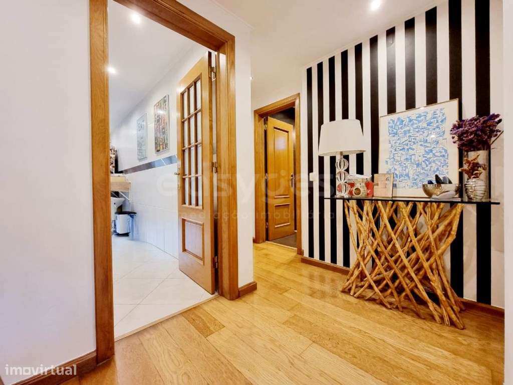 Apartamento T1 com excelentes áreas, garagem box e arrecadação na A... - Grande imagem: 5/16