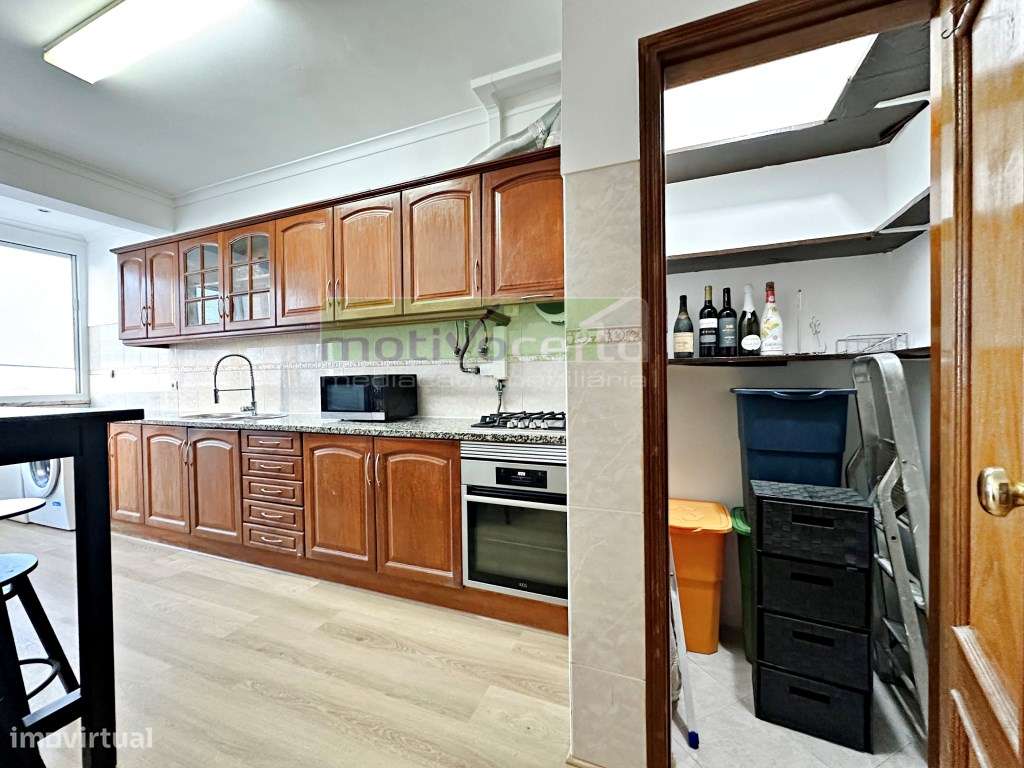 T2 Luminoso no Cacém com Varanda. Perto da Escola Secundária Gama B...-6