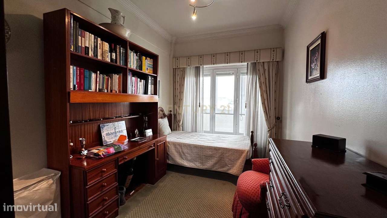 Apartamento T4 à Venda em Benfica – 9.º Andar com Vista Desafogada | E-20