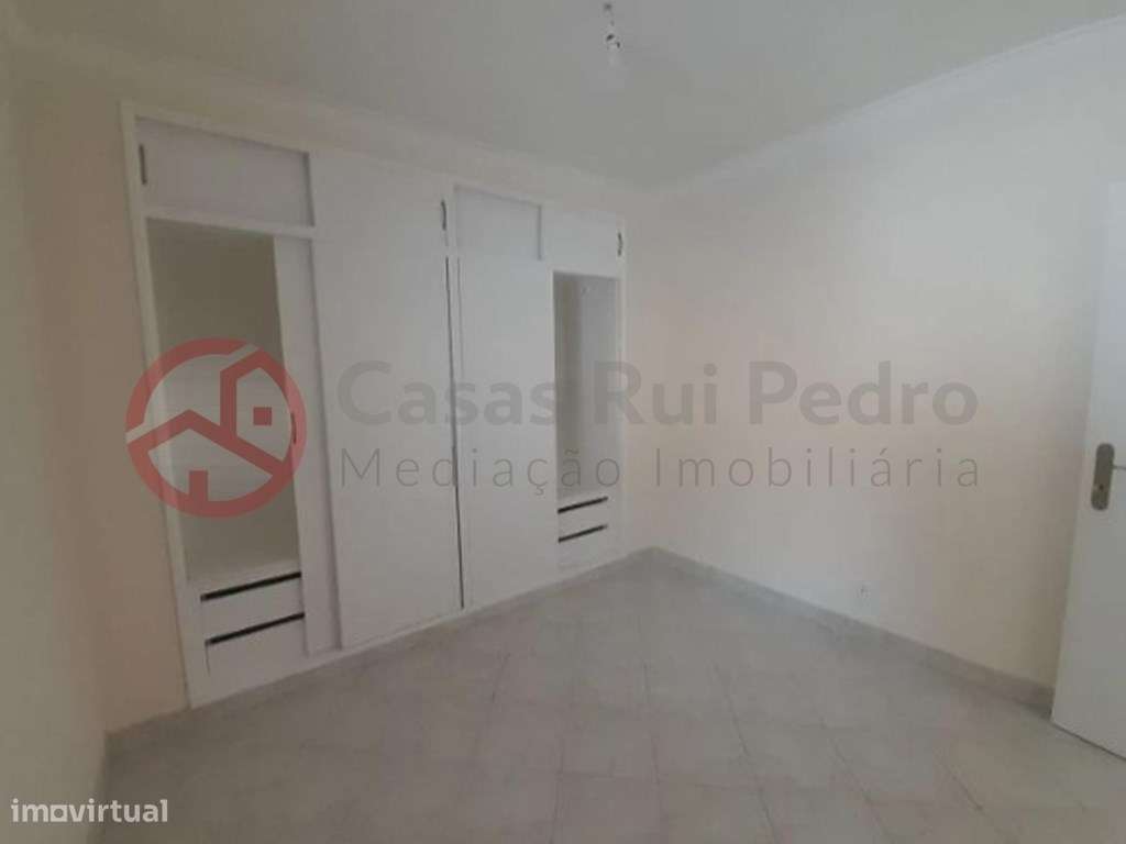 Apartamento T1 na Urbanização do Pedregal no Magoito - Grande imagem: 5/21