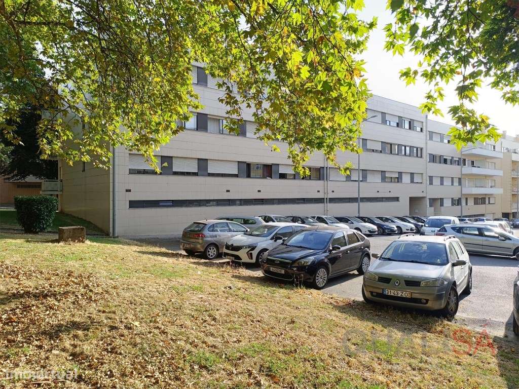 Apartamento T3 de gaveto com varandas, garagem fechada e excelentes...-45