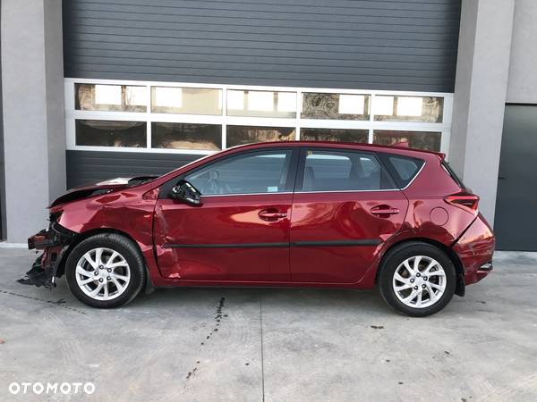 Toyota Auris 1.6 Premium - 6