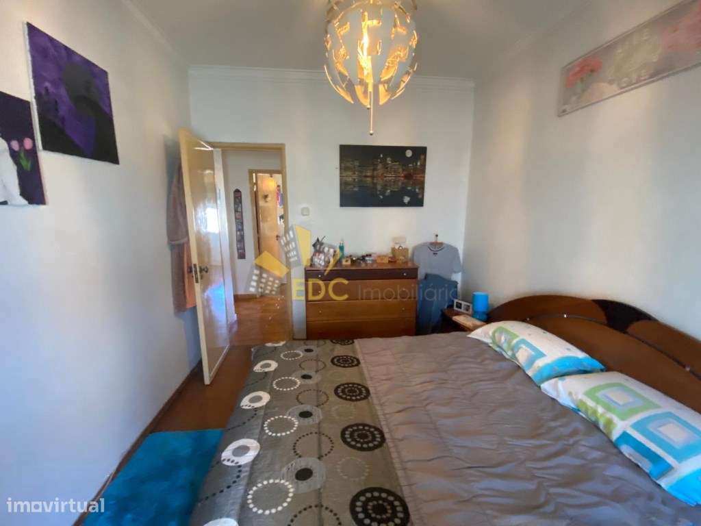 Apartamento T3 bastante soalheiro | Localizado em Camarate | Não pe...-8