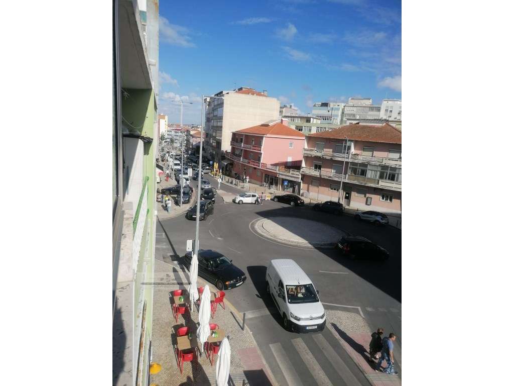 Apartamento T2, no Centro de Almada.-26