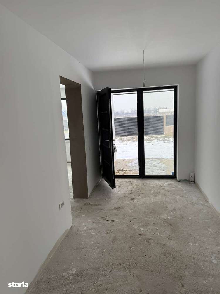 Casă de vânzare , Metro-10