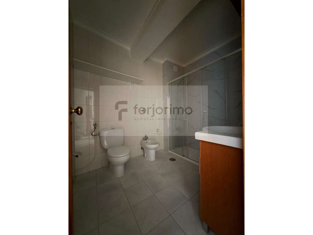 Apartamento T3 para venda no centro da Vila-12
