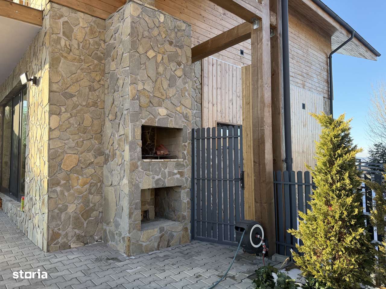 Casă de vacanță modernă într-un cadru natural deosebit – Râșnov-10