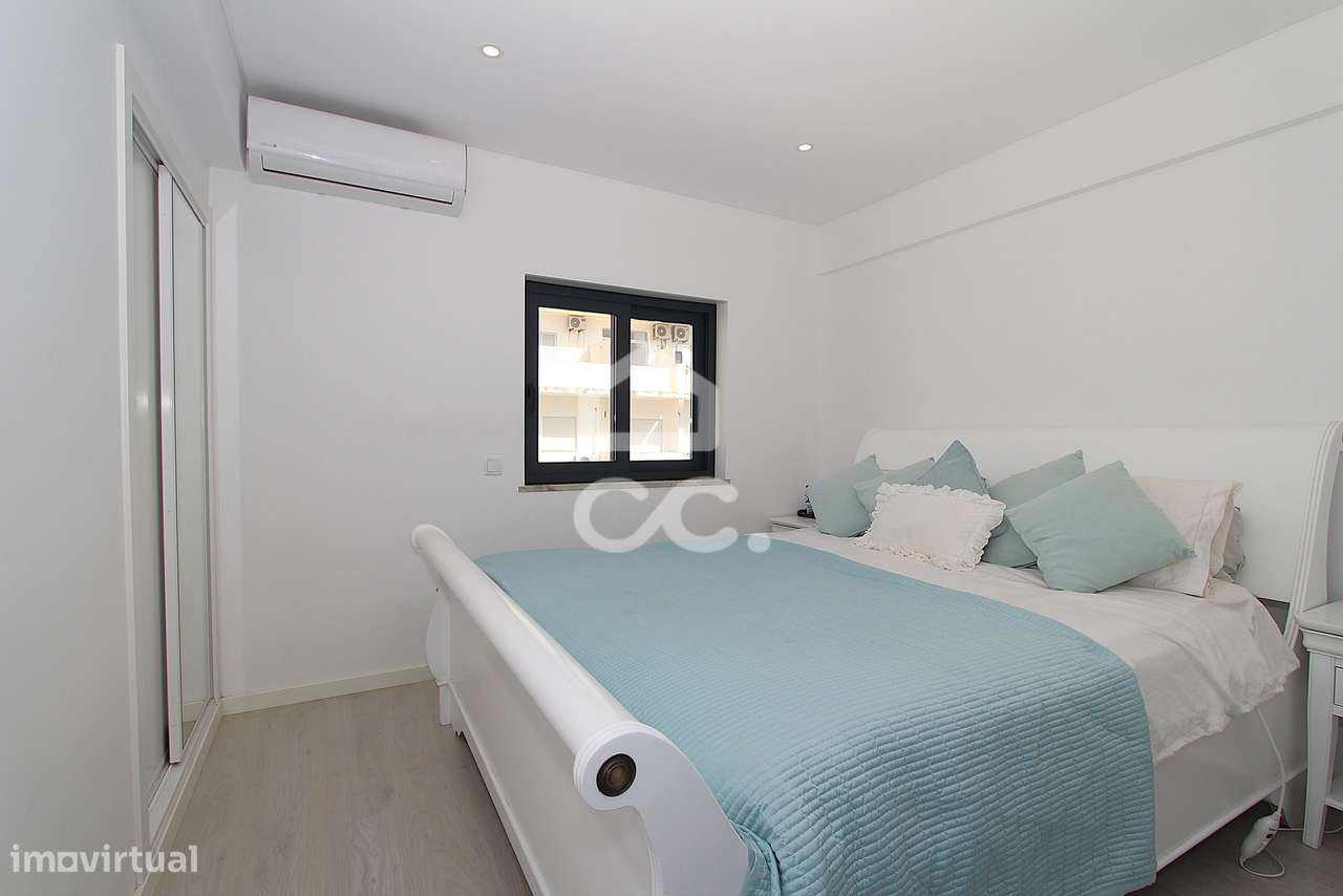 Apartamento T3 Renovado com Vista Mar e Terraço em Armação de Pêra-29