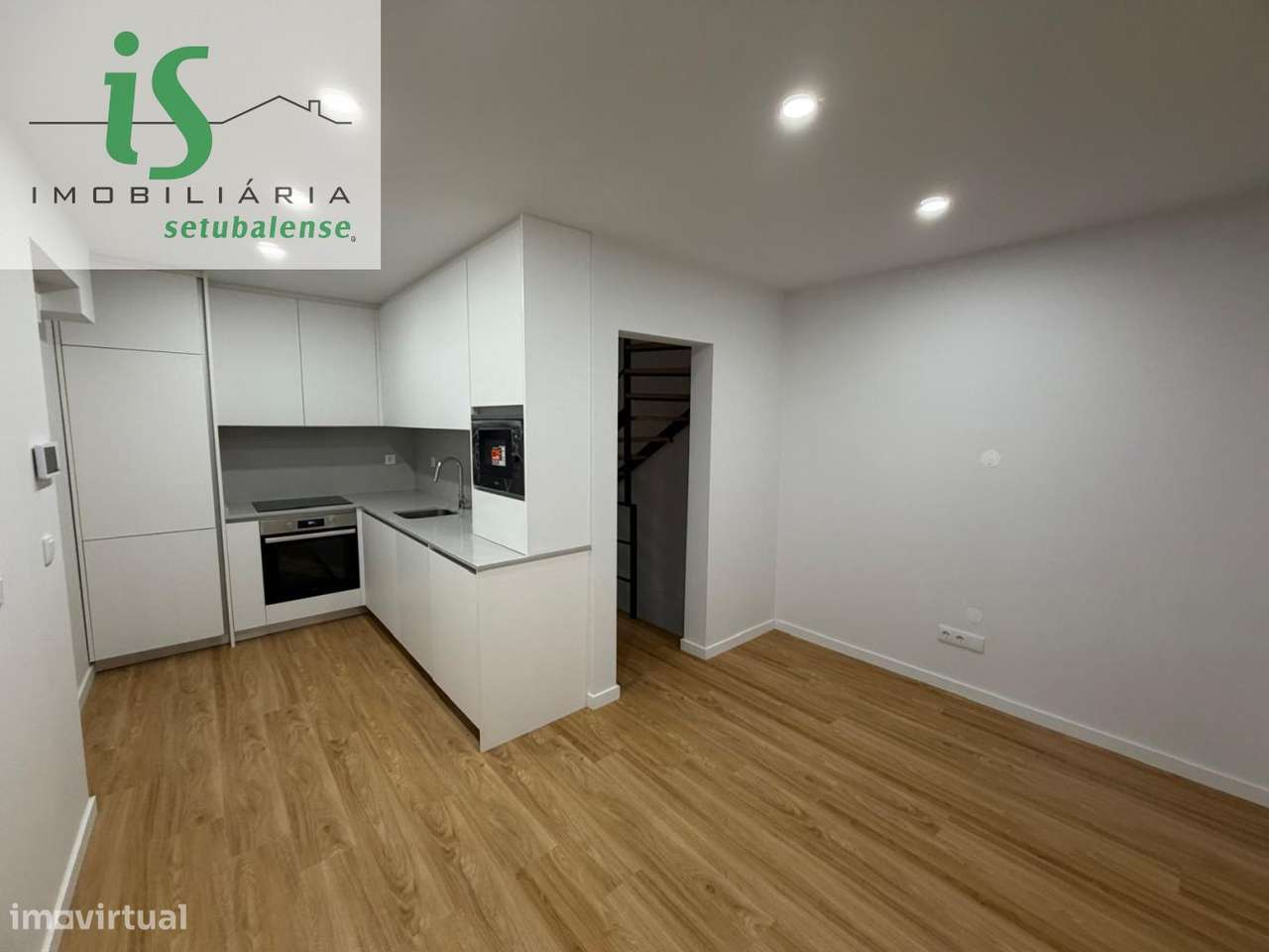 MORADIA PARA VENDA NO BAIRRO DA CONCEIÇÃO EM SETÚBAL-4