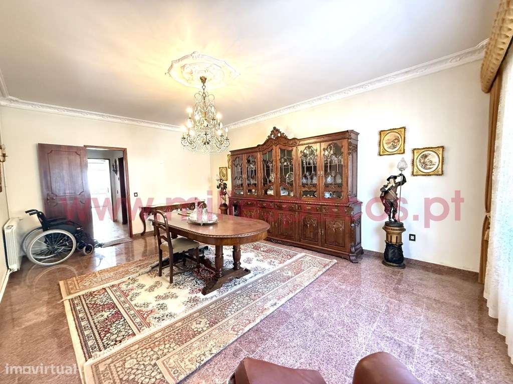 Moradia V6 com Garagem Centro da Cidade-15