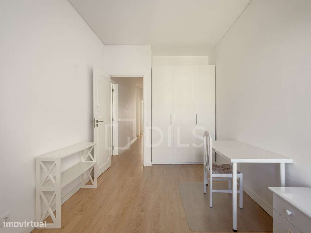 Apartamento T3 com garagem e vista rio, em Belém, Lisboa-12