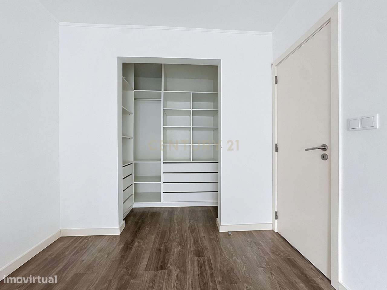 Apart. T3 remodelado em Paio Pires-9