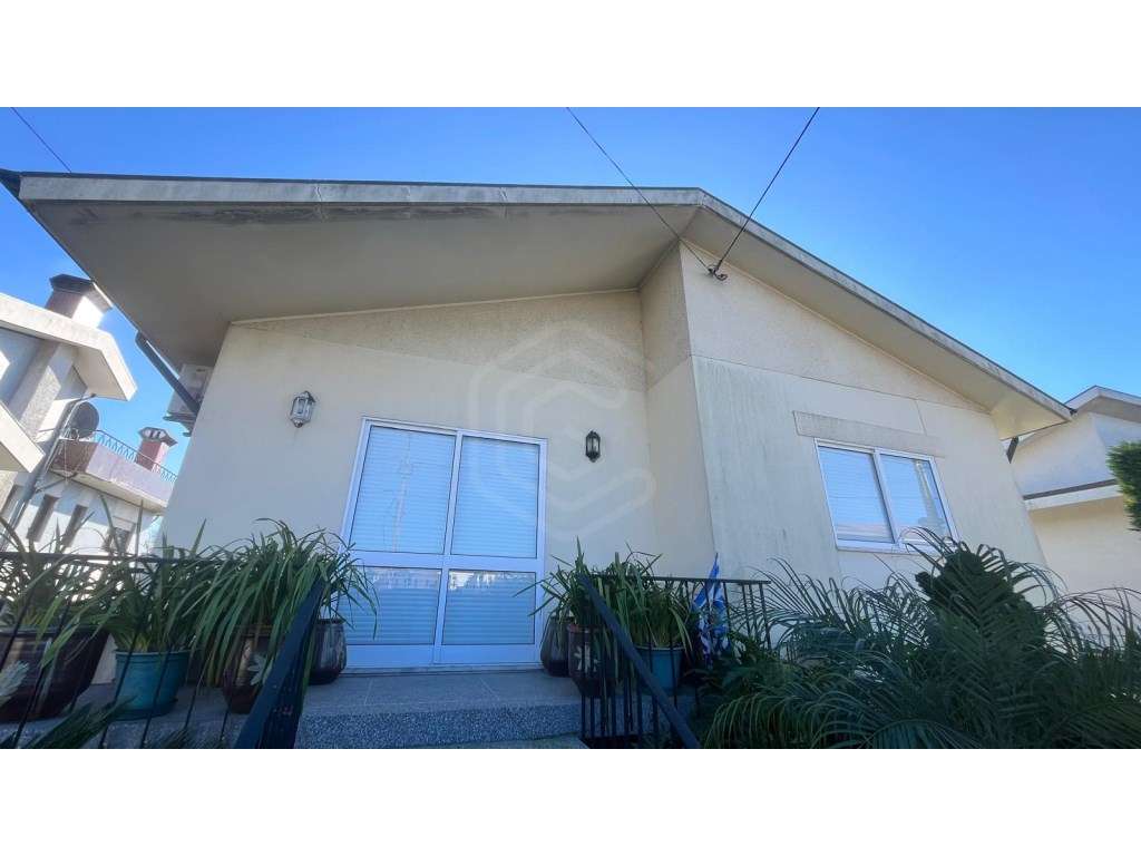 Moradia T3 usada em Lourosa com Terreno - Grande imagem: 5/31