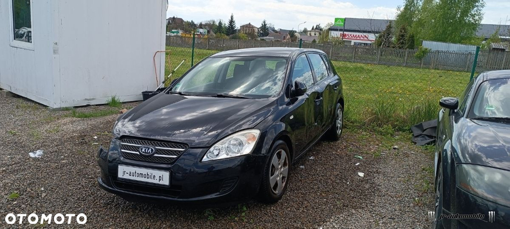 Kia Ceed - 14