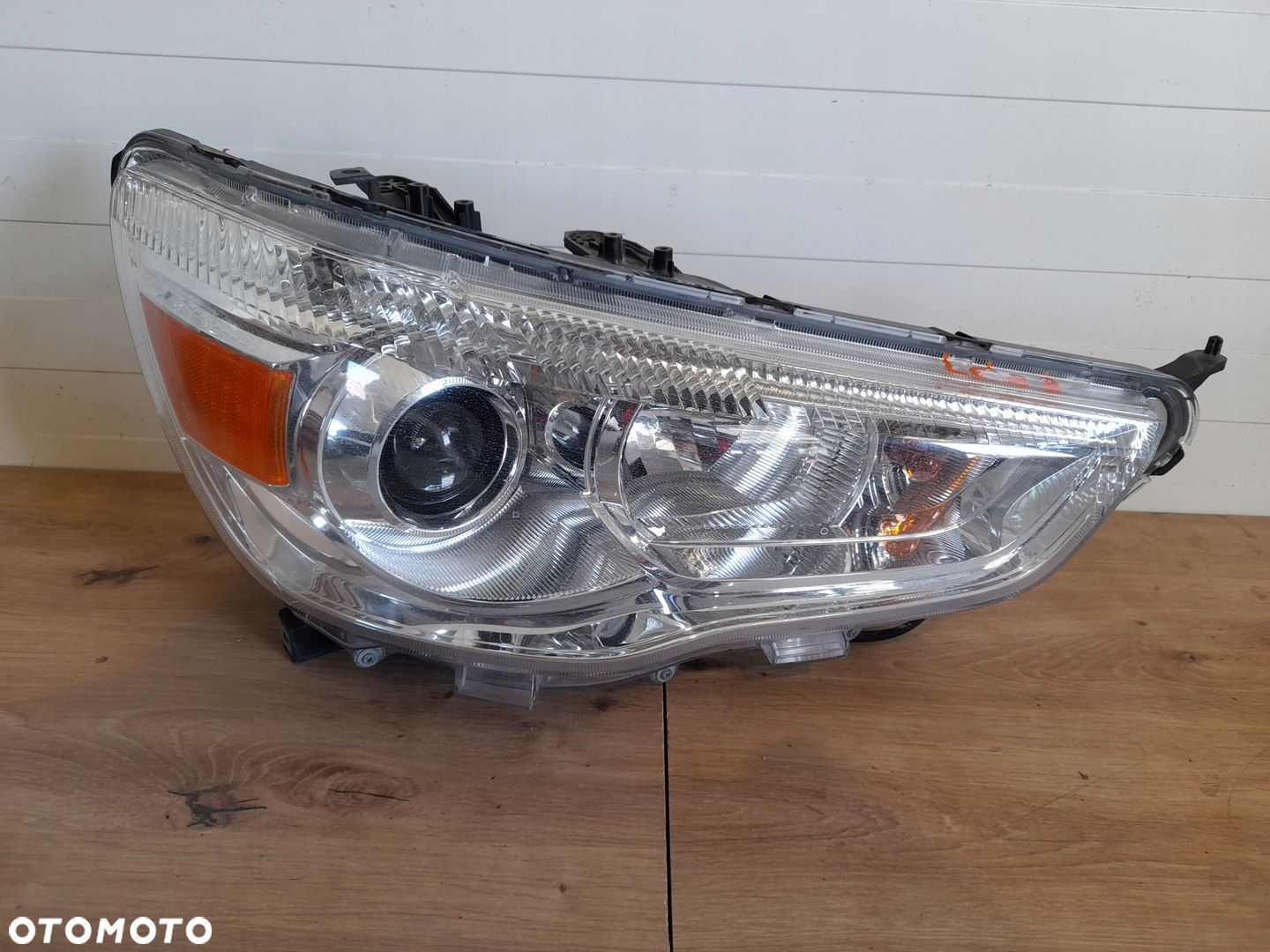 LAMPA PRZEDNIA PRAWA MITSUBISHI ASX 2010 SOCZEWKA - 1