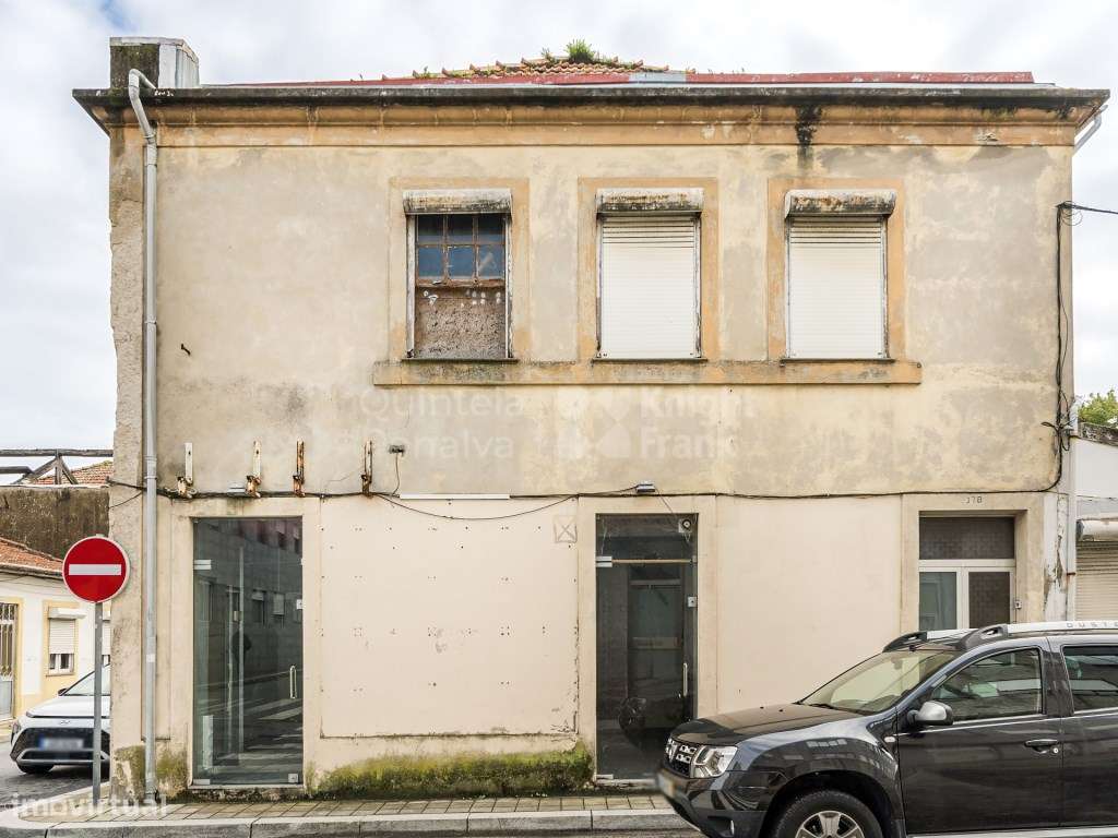 Prédio devoluto com terreno no centro de Ramalde, Porto - Grande imagem: 4/25