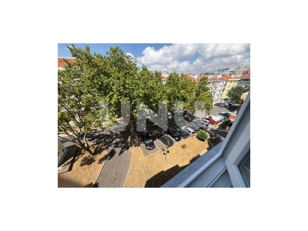 Apartamento T2 na Amadora com muita luminosidade-34
