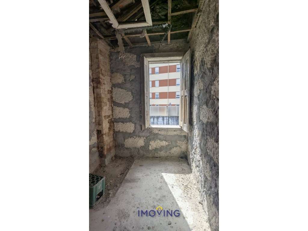 Moradia para remodelar - 3 pisos - jardim- centro do Porto-8