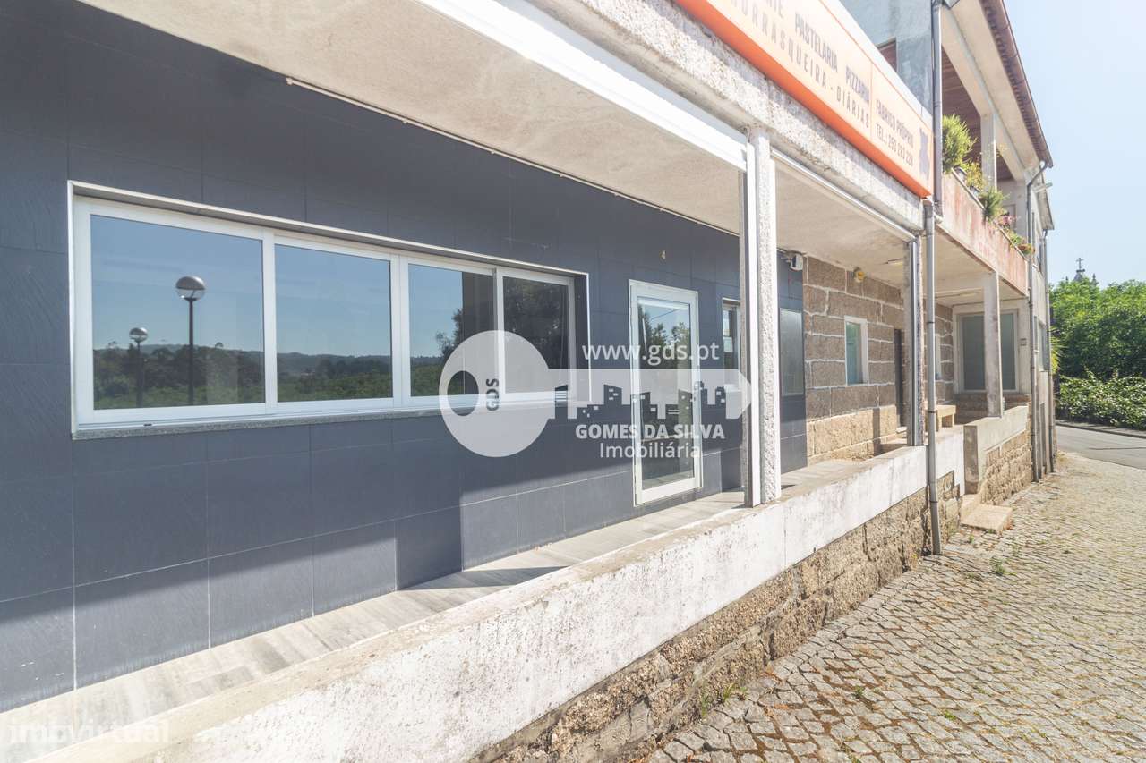 Moradia T3+1 com Espaços Comerciais – Ideal para Viver e Investir-43