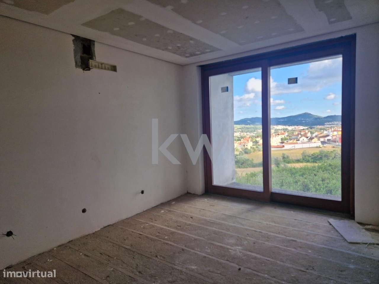 Moradia com 767m2, + terreno, em fase final de construção, na Tituaria - Grande imagem: 5/41