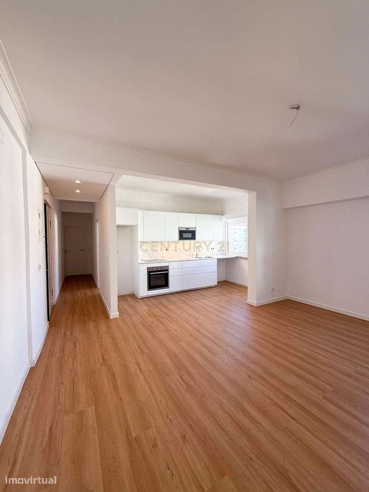 Apartamento T2 Remodelado na Amadora – Mina de Água – Pronto a Habitar-22