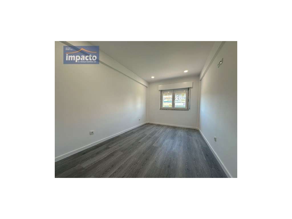 T1 REMODELADO, Open Space, wc c/ janela, cozinha equipada, varanda,...-11