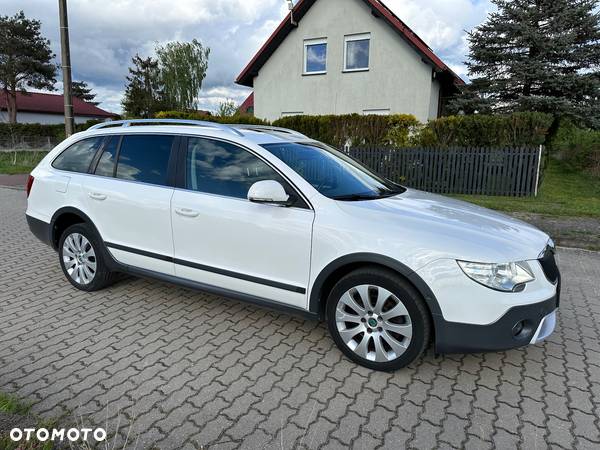 Skoda Superb 2.0 TDI Elegance DSG - 8