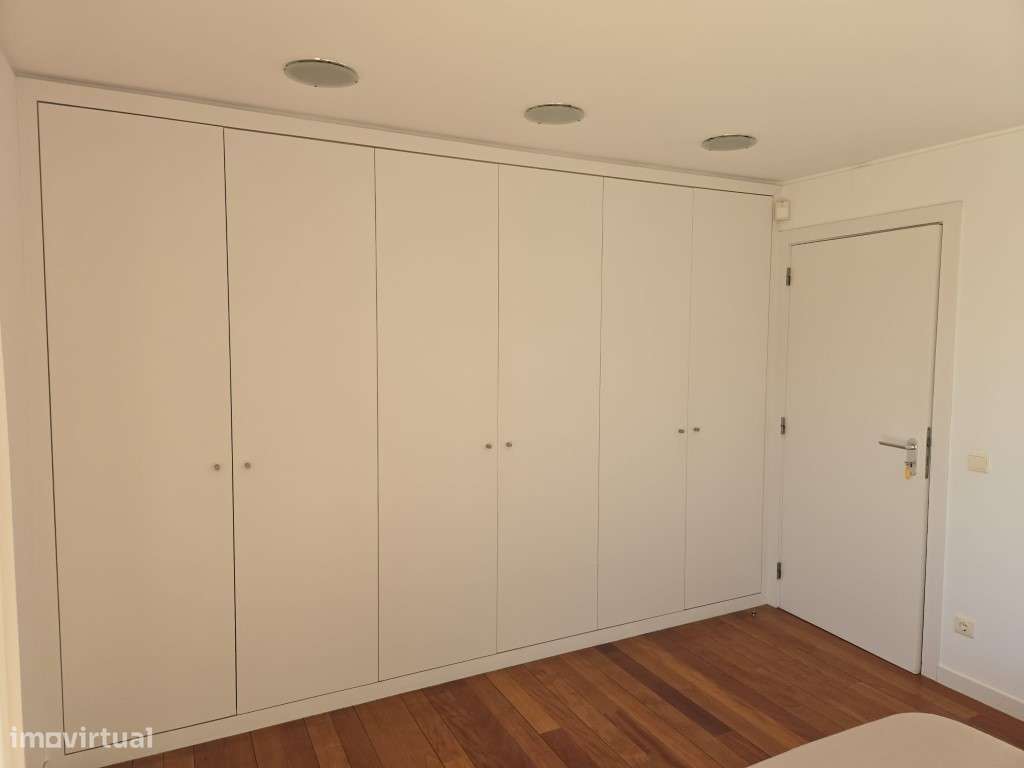 Moradia T5 com Terraço e Piscina-40