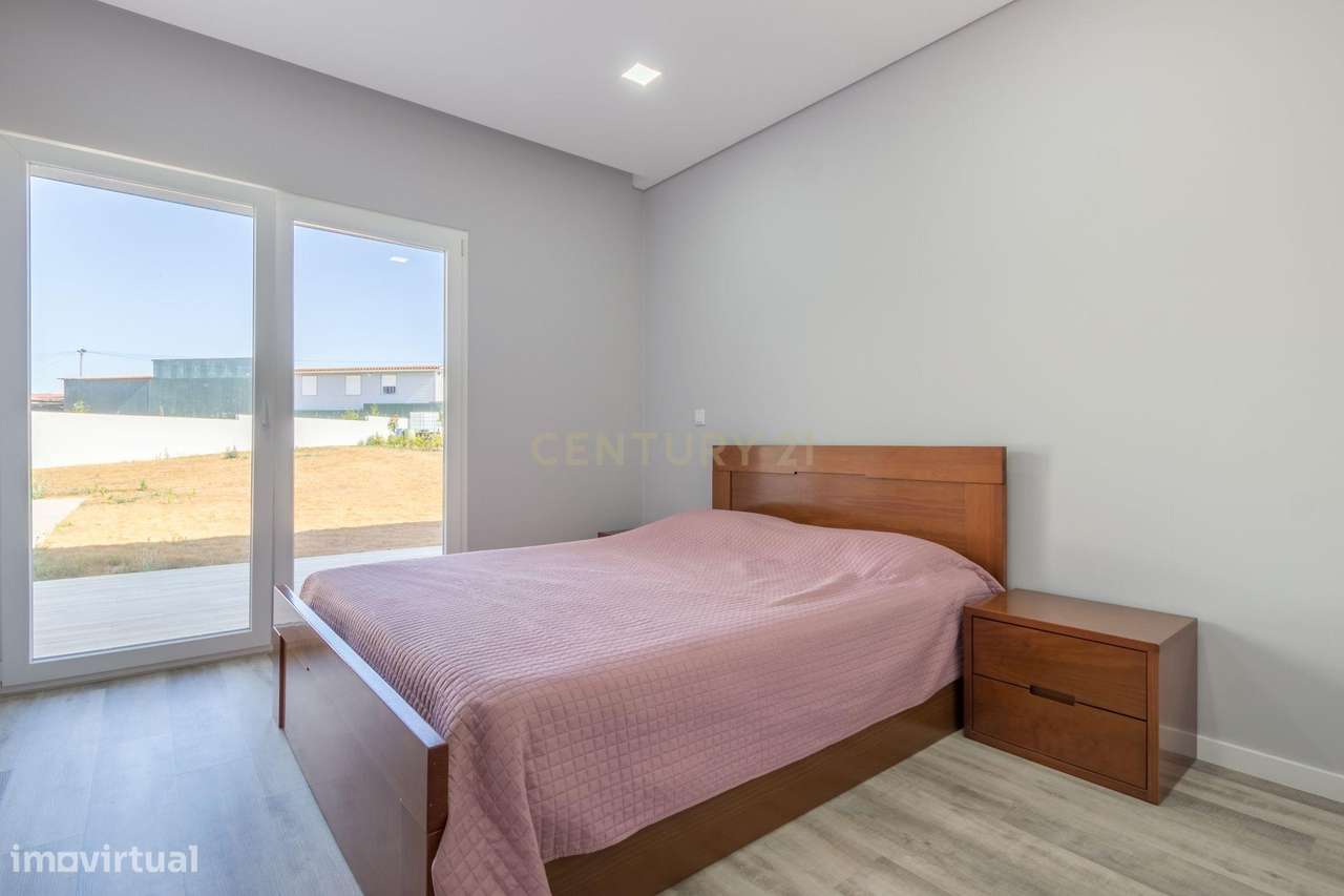 Vila Alegre / Fernão Ferro - Luxuosa moradia isolada térrea de 4 assoa-23