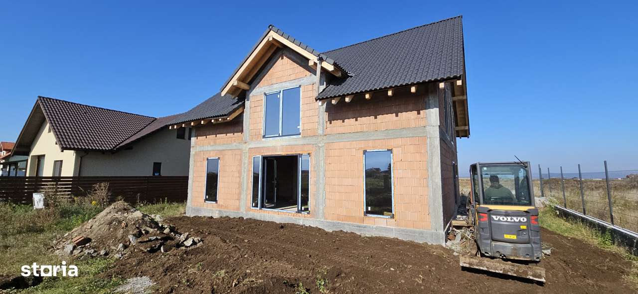 Vand casa la rosu intabulata cu utilitati - Imagine principală: 2/9