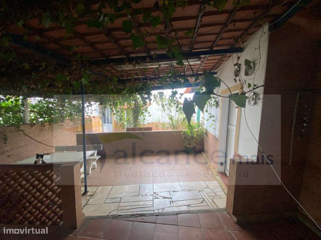 Quintinha de charme com 1,7 ha, capela privada e abundância de água...-18
