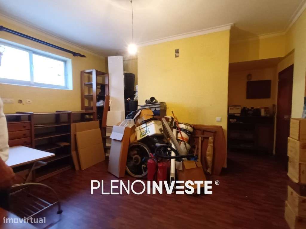 T2 com Excelente Potencial + Arrecadação de 40m2 em Corroios-22