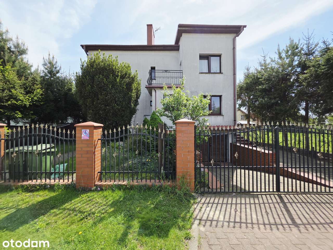 Dom wolnostojący – 3 niezależne mieszkania – Kobierzyce-0